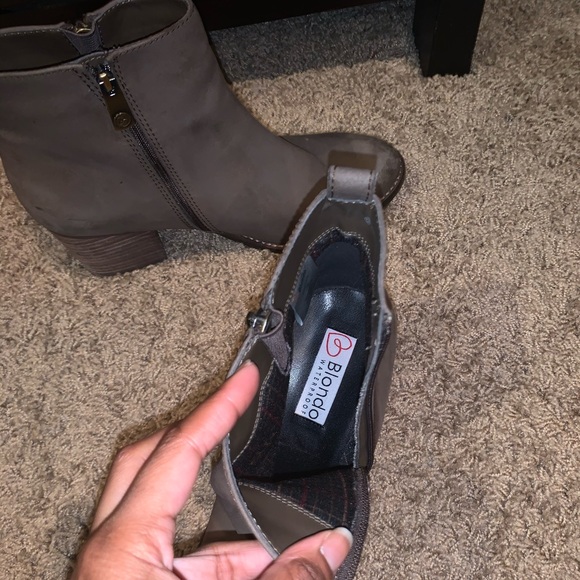 Blondo Vegas Waterproof Bootie - Picture 6 of 9